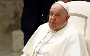 ローマ教皇、酸素吸入と輸血　バチカン「予断許さぬ状況」肺炎治療中